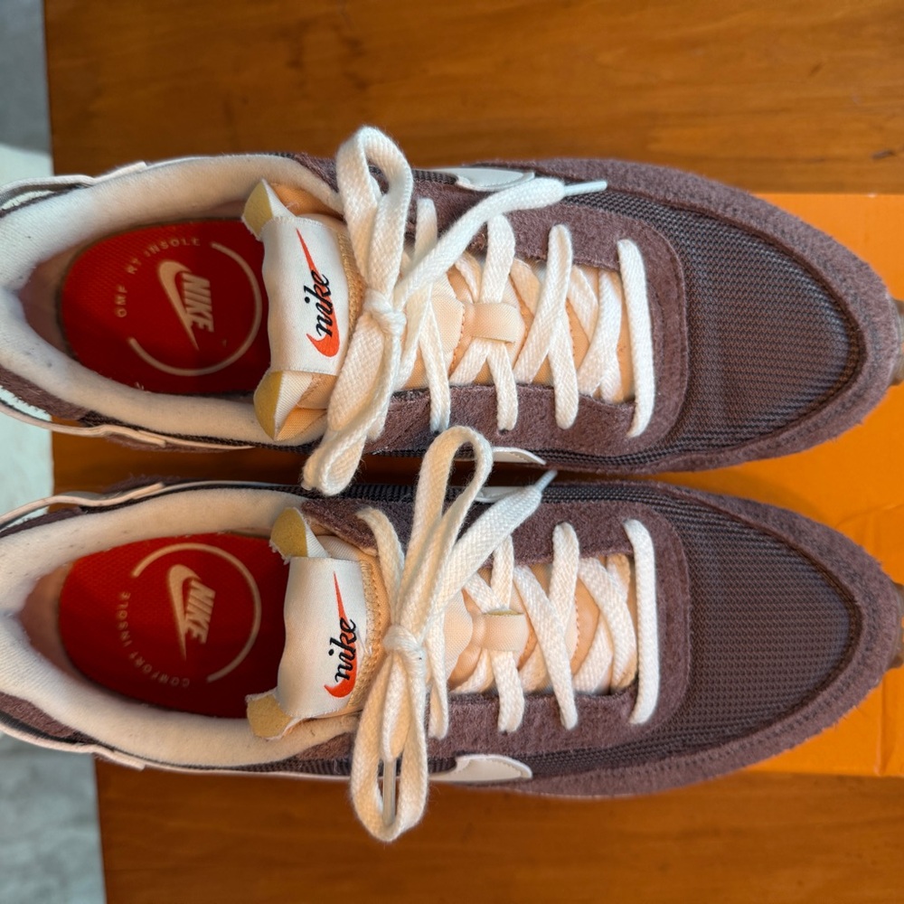 Women’s NIKE Waffle Debut Vintage. Plum Eclipse/Sail-Coconut Milk